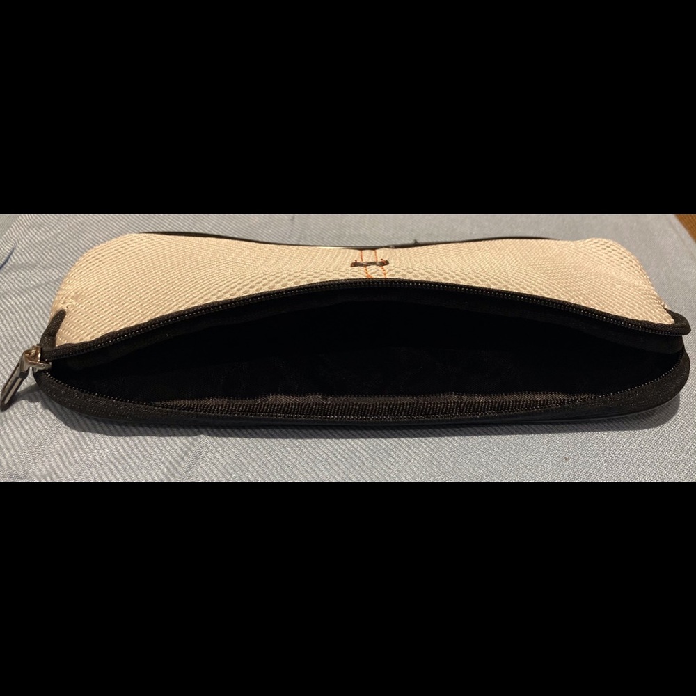 Targus Zippered Accessory Pouch - Picture 2 of 5